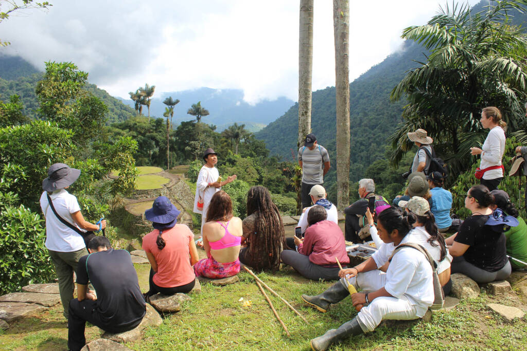 Ciudad Perdida en 3 días 4 Ciudad Perdida 3 días - Guías nativos explicando la historia